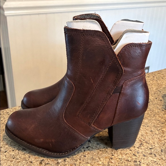 5.5 Women’s CAT Brown Boots - Picture 9 of 12
